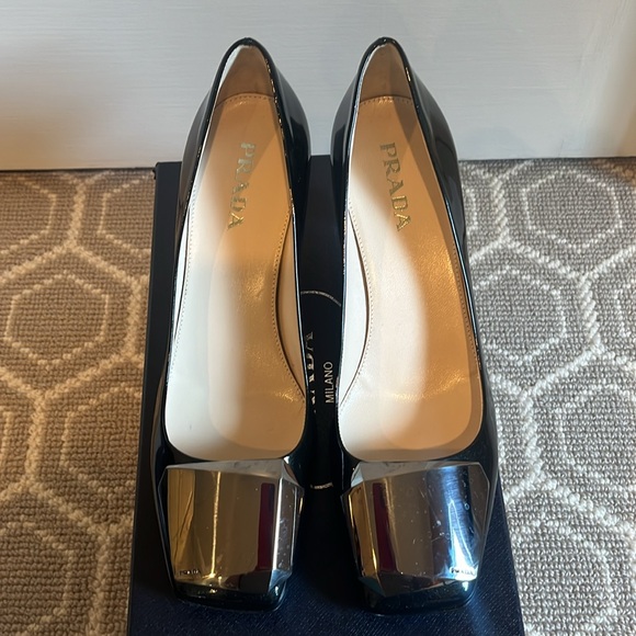 Prada shoes - Picture 1 of 8